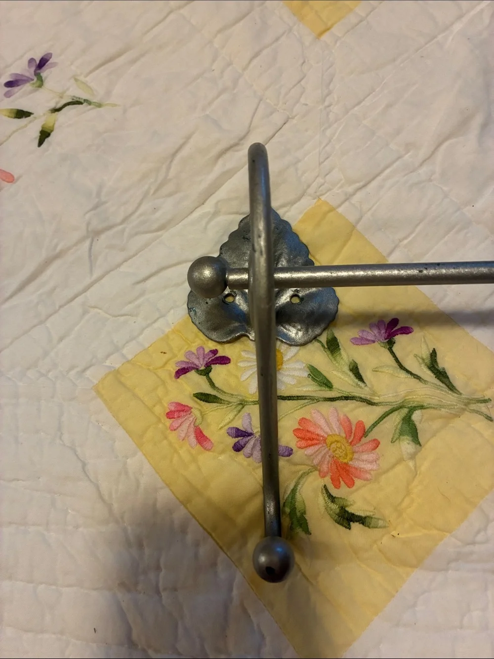 Rustic Silver Metal Wall Towel Bar with leaves & Hooks
